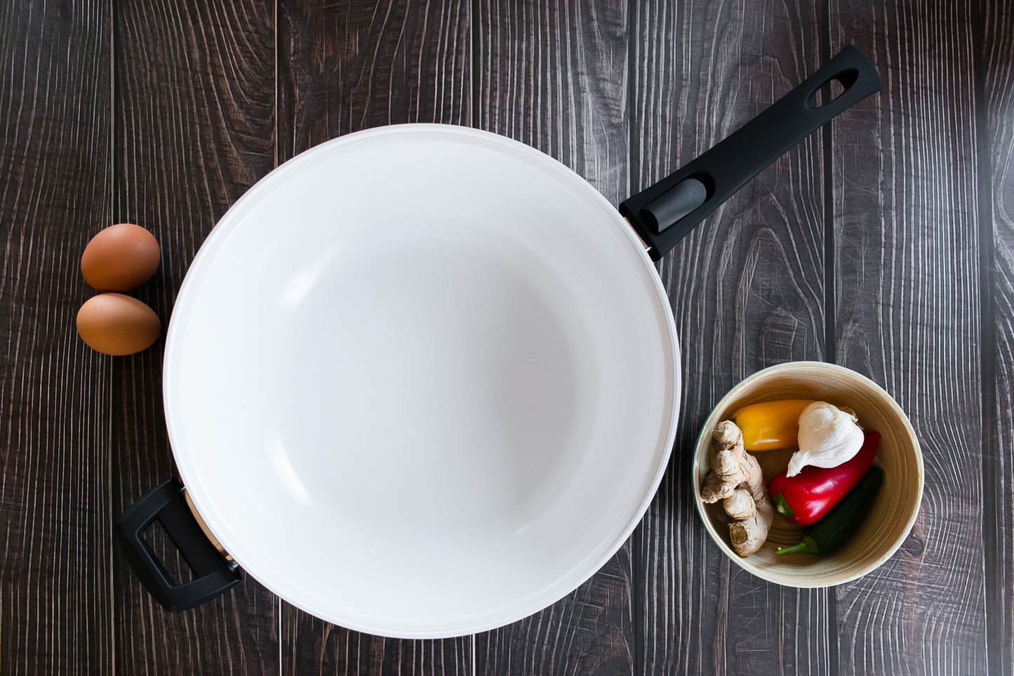 P600 12" Ceramic-Coated Wok: Superior Non-Stick Performance for Every Meal