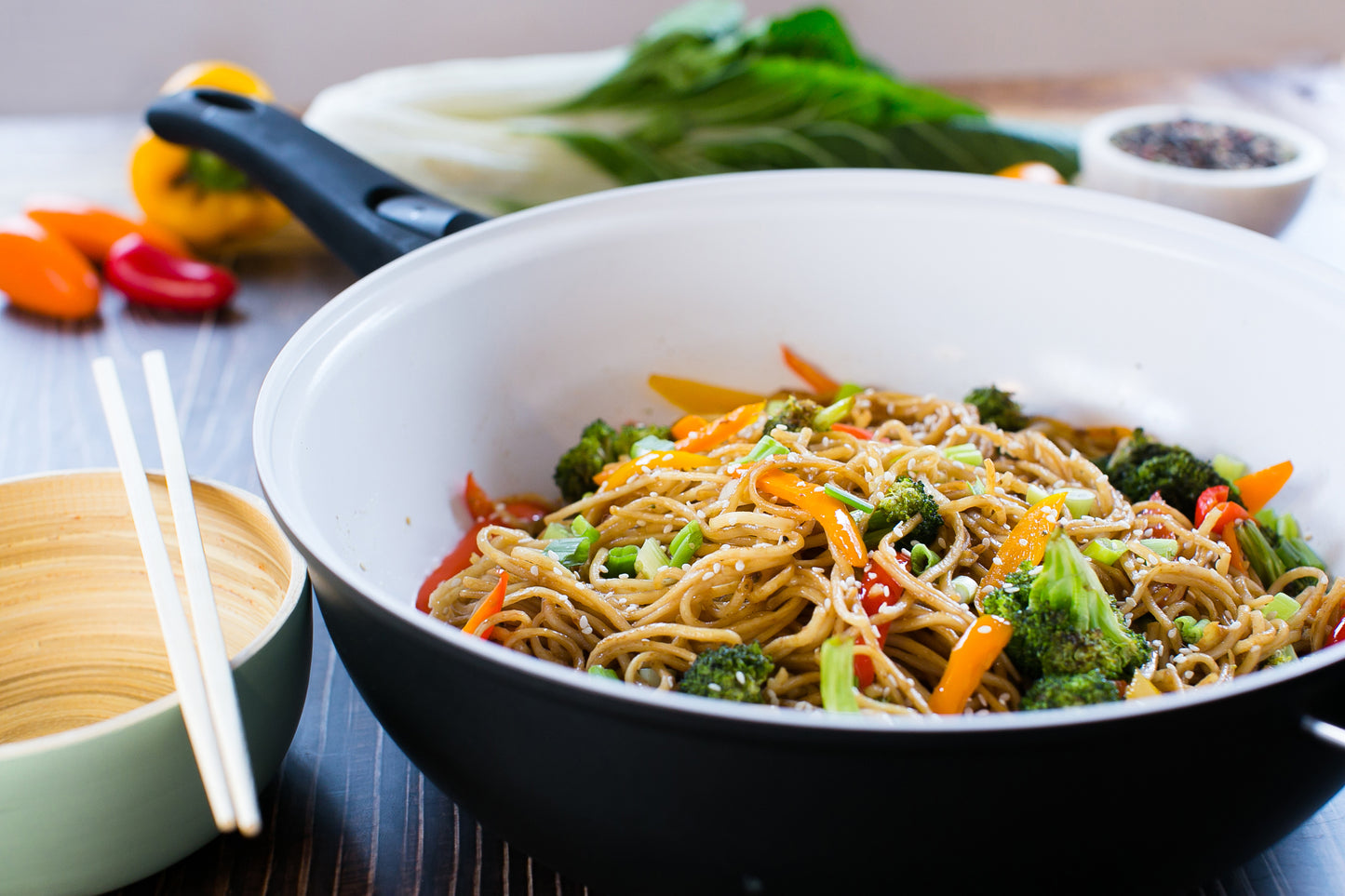 P600 12" Ceramic-Coated Wok: Superior Non-Stick Performance for Every Meal