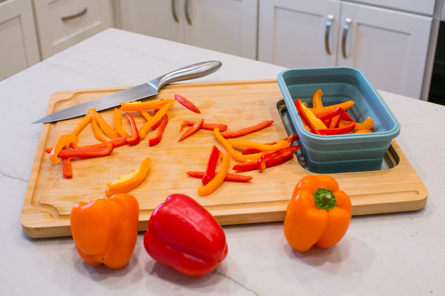 Versatile Cutting Board with Silicone Containers – Multi-Functional Kitchen Essential