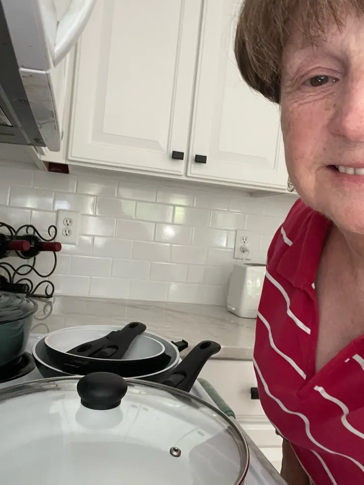 Victoria D. with her P600 pans