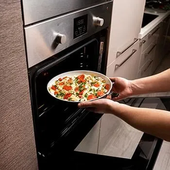 A dish comes out of the oven in a P600 ceramic pan