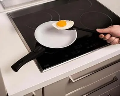 A fried egg slides off the P600 ceramic pan with no oil